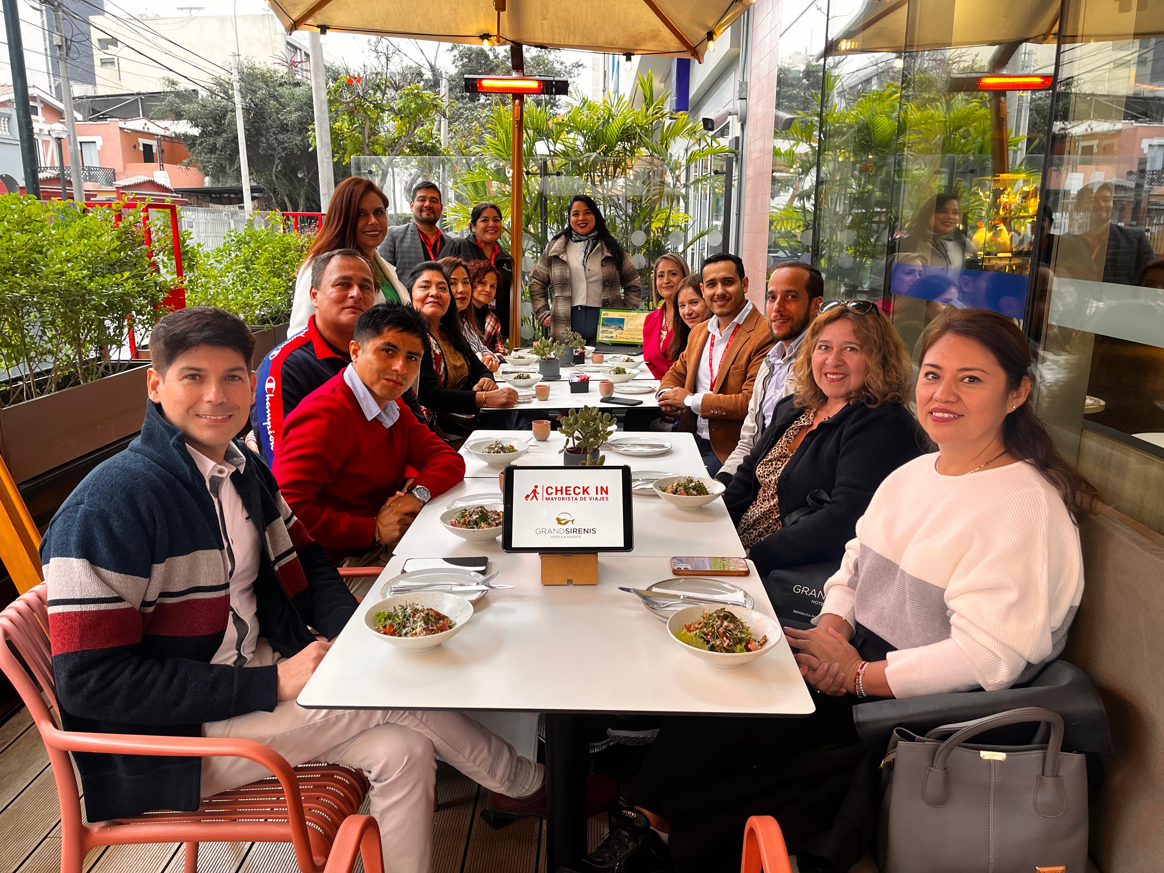 COFFEE TIME CON GRAND SIRENIS Y BÁVARO ADVENTURE PARK