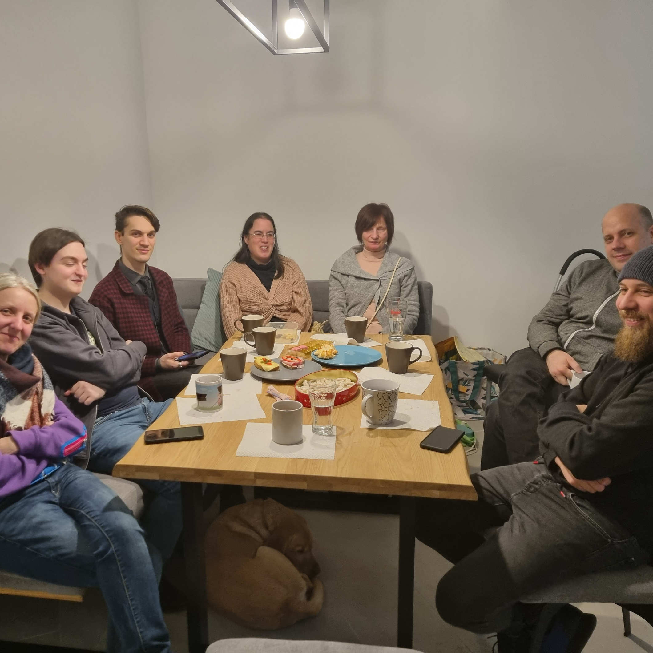 Photo of the Dialogue in the Dark team from Vienna, sitting together at a coffee table.
